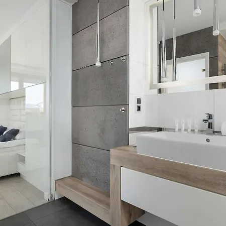 Stylish With A Balcony Near The Center By Renters *
