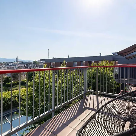 Apartamento Stylish With A Balcony Near The Center By Renters