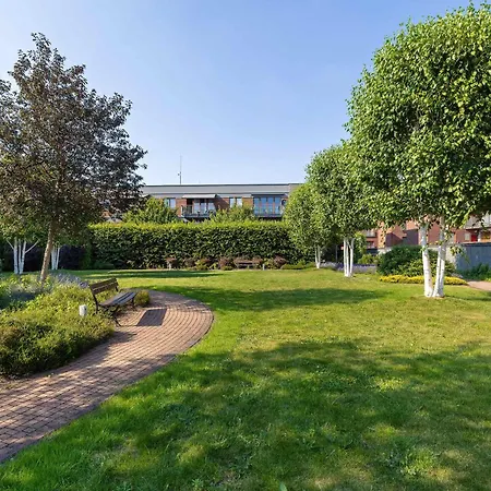 Apartamento Stylish With A Balcony Near The Center By Renters